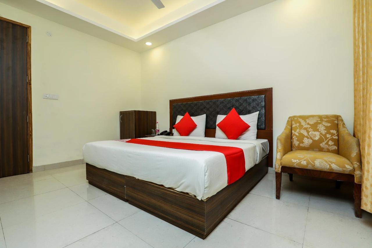 Hotel Moreton Igi Airport Új-Delhi Kültér fotó