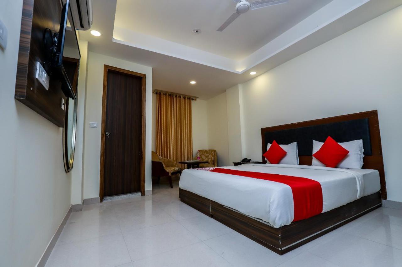 Hotel Moreton Igi Airport Új-Delhi Kültér fotó